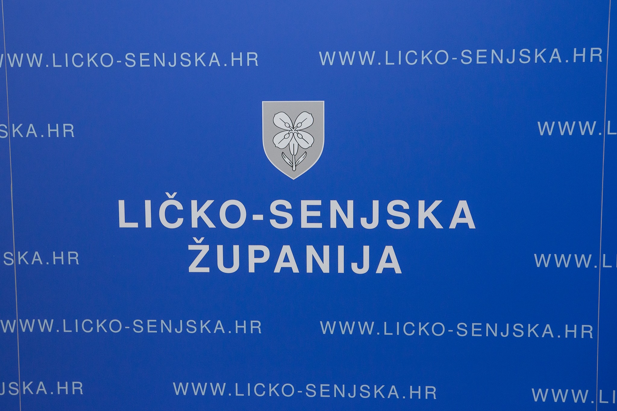 Javni poziv redovitim studentima s prebivalištem na području Ličko-senjske županije za podnošenje prijava za ostvarivanje prava na financiranje troškova javnog prijevoza vlakom u 2022. godini