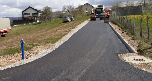 Novi asfalt na ulicama Udbine